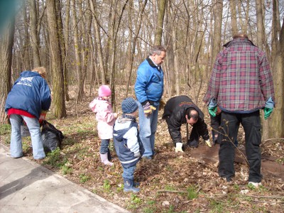 Frühjahrsputz im Wald in Teltow Seehof 2010