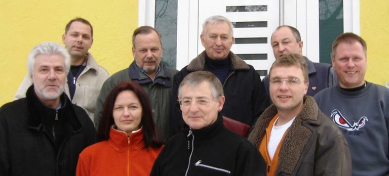 hinten v.l.n.r.: Axel Bierbrauer, Lutz Bierbrauer, Peter Jaeckel, Boris Mischok vorn; v.l.n.r.: Jörg Medczinski, Petra Mischok, Joachim Eichenseher, R. Martin